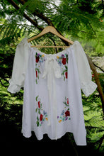 Load image into Gallery viewer, Cottage Rose Smock